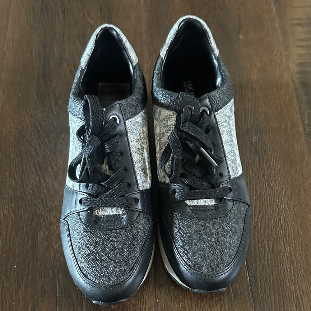 Women’s Michael Kors Black and Silver Logo Panel Sneakers Size:6.5 - Picture 4 of 16